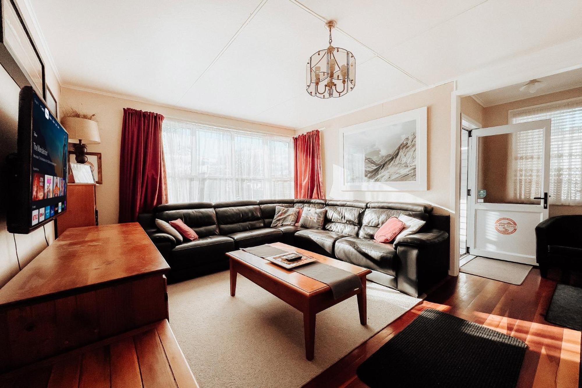 Alpine House Tongariro - Turangi Holiday Home Εξωτερικό φωτογραφία